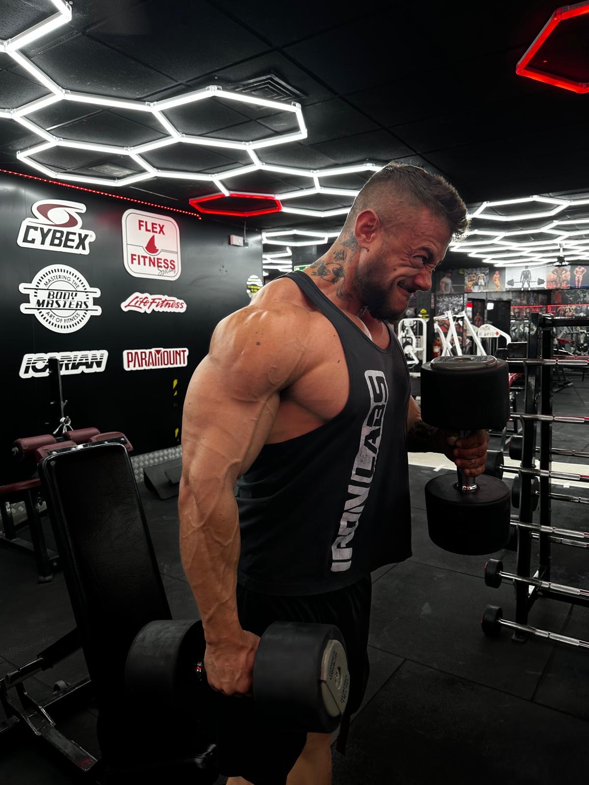 Entrenamiento de bíceps con mancuernas